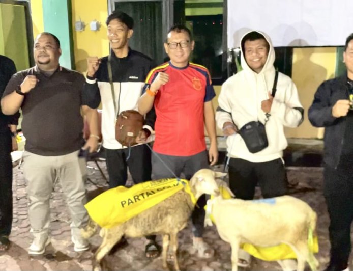 Nobar Piala Dunia di Lamongan Meriah, Fans Spanyol Pulang Bawa Kambing