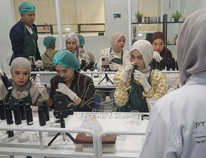 Dorong UMKM Kecantikan, Mash Moshem Ajak Puluhan Influencer Mataraman Bedah Industri Kosmetik