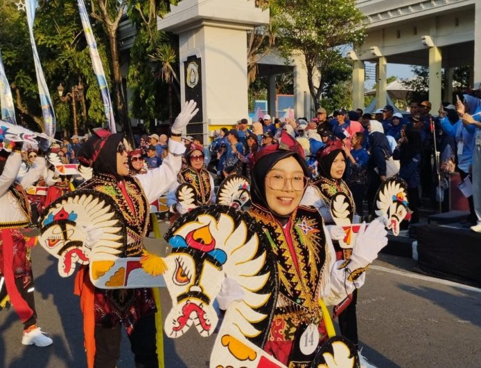 Meriahkan Harkop ke-79, Pemkab Lamongan Gelar Fun Walk dan Pameran UMKM