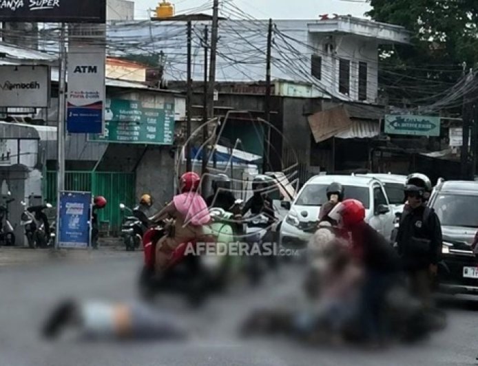 Diduga Traffic Light Mati, Dua Motor Bertabrakan di Simpang Empat Gleduk Tulungagung