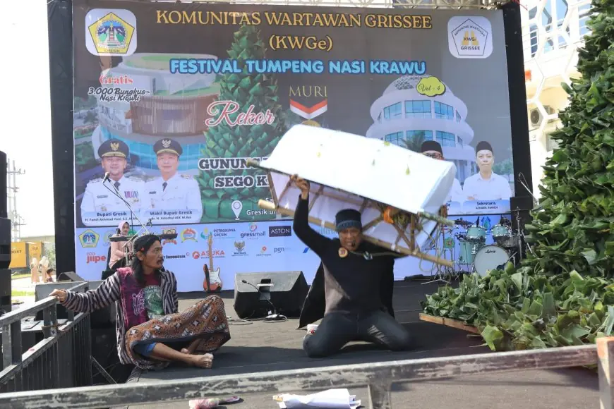 Gunungan Sego Krawu Cetak Rekor MURI, Tampil Memukau, Teater KWGe Bawa Pesan Kehidupan