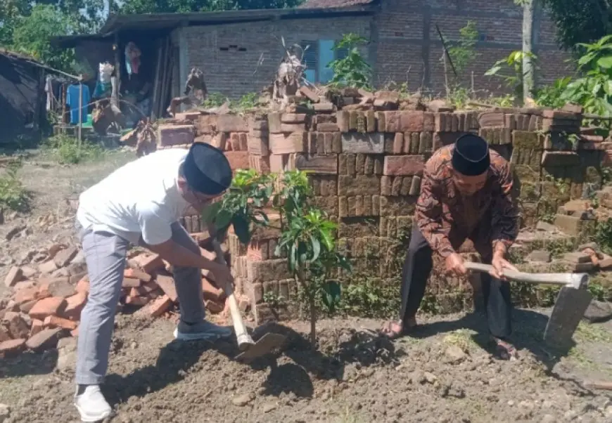 Kemenag Jombang Tanam Ratusan Pohon Alpukat di Bulan Wakaf Nasional