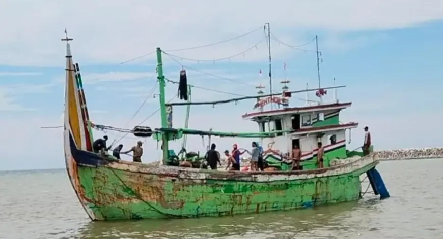 Hilang Kontak, Satpolairud Polres Lamongan Lakukan Pencarian KM Entok di Perairan Kangean