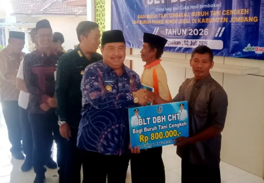 Bupati Jombang  Salurkan BLT DBHCHT kepada  11.720 Pekerja Tembakau dan Rokok