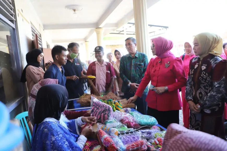 Fatma Saifullah Yusuf Tinjau Program ATENSI di Jombang: Telur Asin Jadi Bukti Pemberdayaan Disabilitas