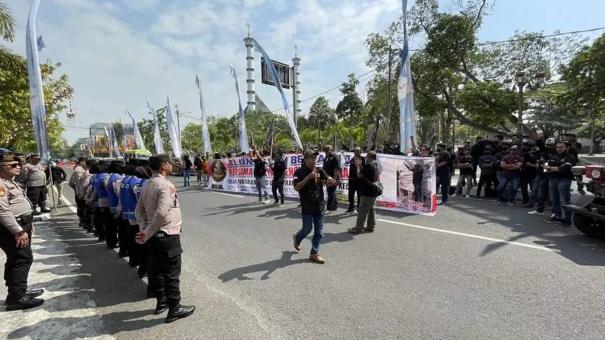 Puluhan Massa di Lamongan Demo Tata Kelola dan Transparansi Program MBG