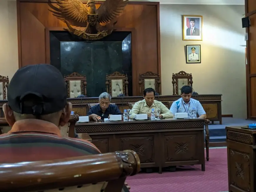 Hidup di Bawah Tiang Listrik Tanpa Penerangan, Warga Kaligentong Mengadu ke Pemkab