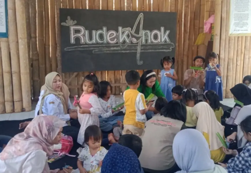Melihat Keseruan Pemuda Pelopor Membuat Jajanan Ketan Duren