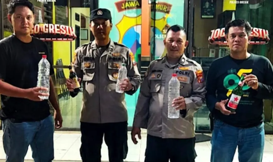 Razia 2 Warkop di Panceng Gresik, Polisi Amankan Pemilik dan Sita 80 Botol Miras dan 6 Jerigen Tuak