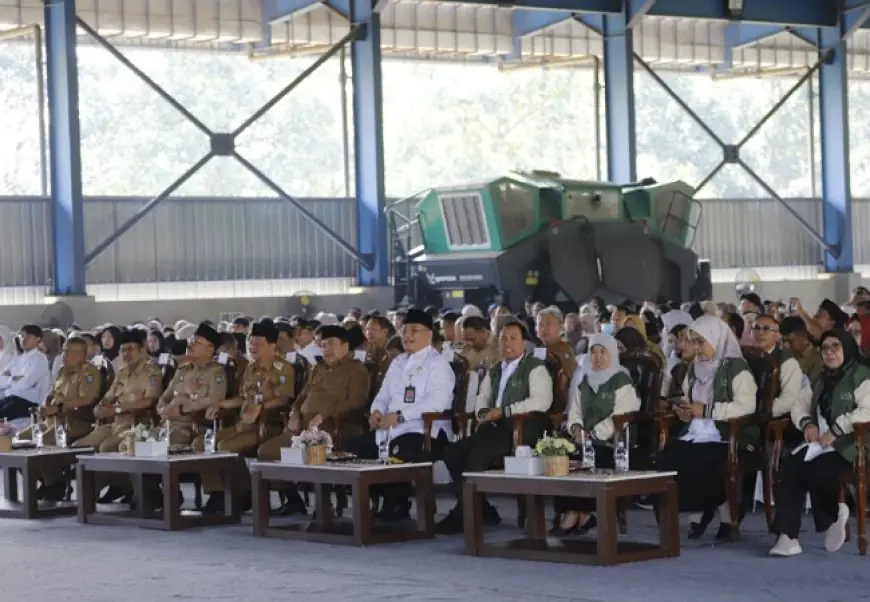 Ribuan Mahasiswa UPN Veteran  KKN di Jombang, Bupati Warsubi: Jadikan Sampah Jadii Peluang Ekonomi