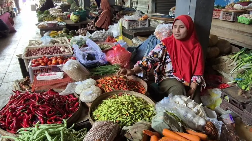 Imbas Cuaca Kemarau dan Program MBG, Harga Sayuran di Pasar Sidoharjo Lamongan Meroket Tajam
