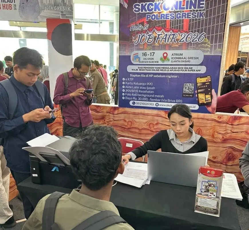 Jemput Bola, Polres Gresik Buka Layanan SKCK Online Bagi Pelamar Kerja di Job Fair 2026