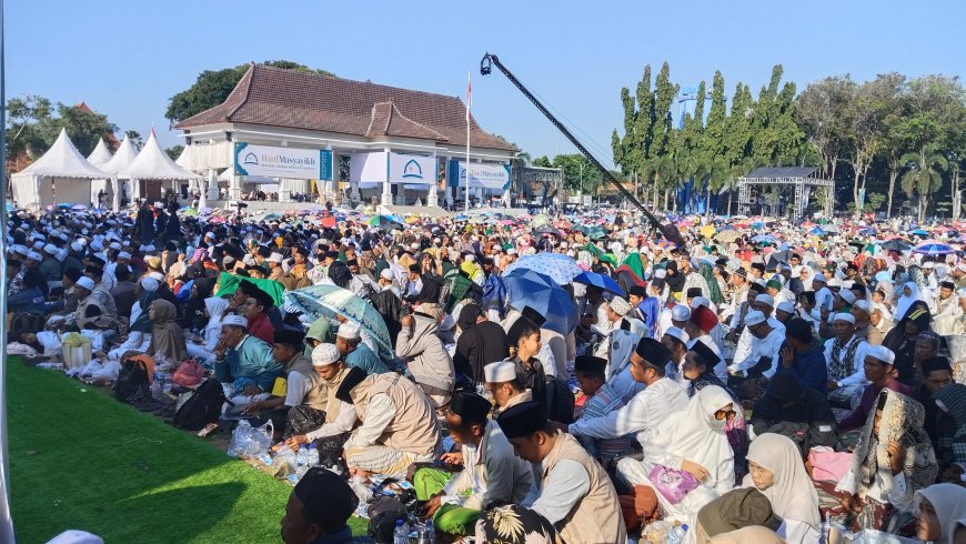 Lautan Manusia Padati Alun-Alun Situbondo, Haul Masyayikh Hadirkan 150 Ribu Jemaah