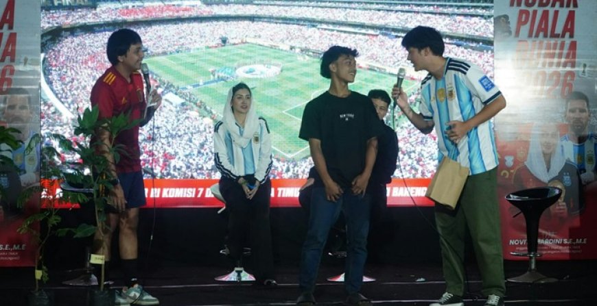 Novita Hardini Nobar Final Piala Dunia 2026 di Pasar Pon, Borong Voucher UMKM untuk Warga