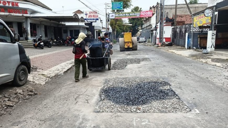 Jelang Mudik Lebaran, Mas Dhito Minta PUPR Gerak Cepat Penanganan Jalan Lubang