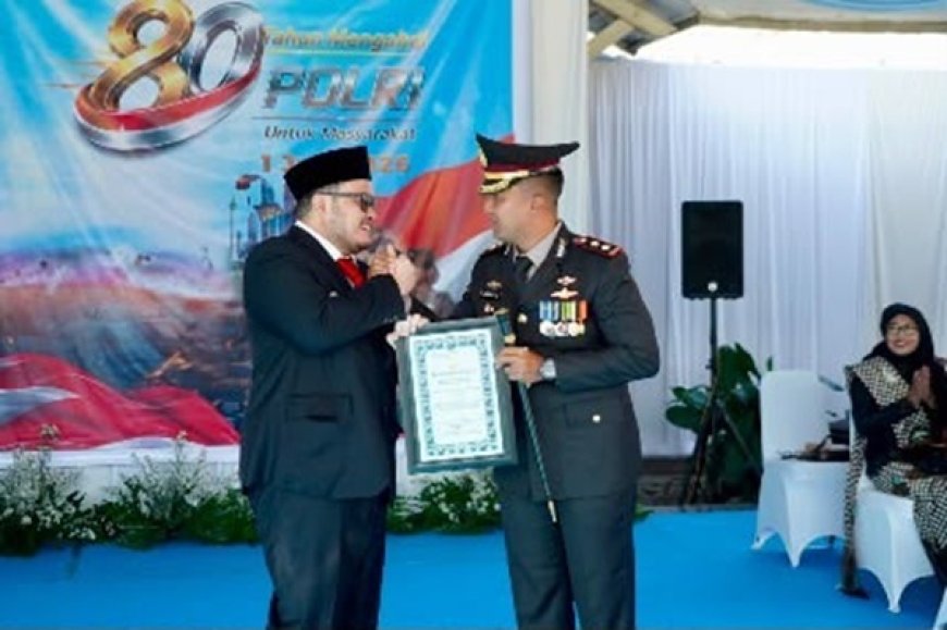  Mas Dhito Terima Penghargaan di HUT Bhayangkara ke-80