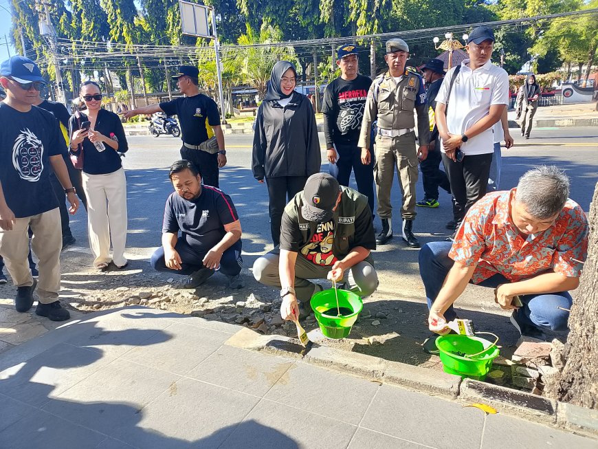Sambut Harjakasi ke-208, Ribuan Warga Situbondo Percantik Kota Lewat Gerakan Adenden