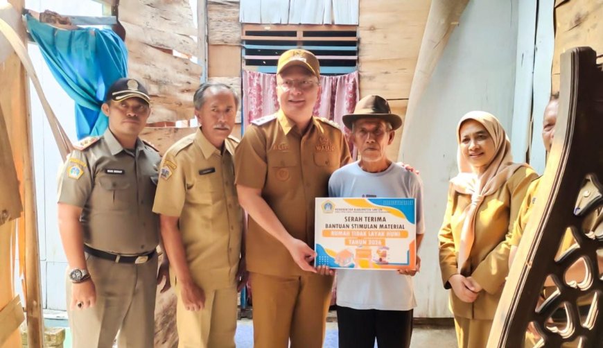 Bantu Warga Berpenghasilan Rendah, Pemkab Gresik Salurkan Material Renovasi Rumah